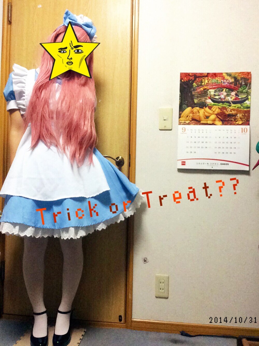 「WEAR HALLOWEEN 2014、メイド、コスプレ、アリス、赤リップ、白タイツ、ピンク髪、ウィッグ、ハロウィン」｜「no brandのアイテム（ワンピース、ブルー系）」を使った、けにゃさん（レディース・155cm）の秋コーディネートの1枚目の写真