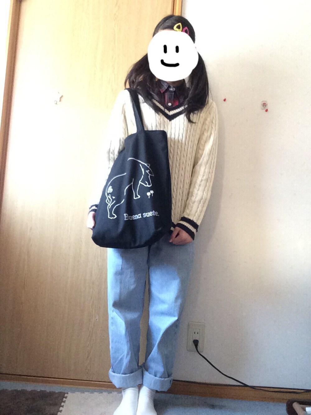 「チルデンニット、カジュアル、ユニクロ、tiptop、bleubleuet」｜「no brandのアイテム（スニーカー、グレー系）」を使った、けにゃさん（レディース・155cm）の冬コーディネートの1枚目の写真