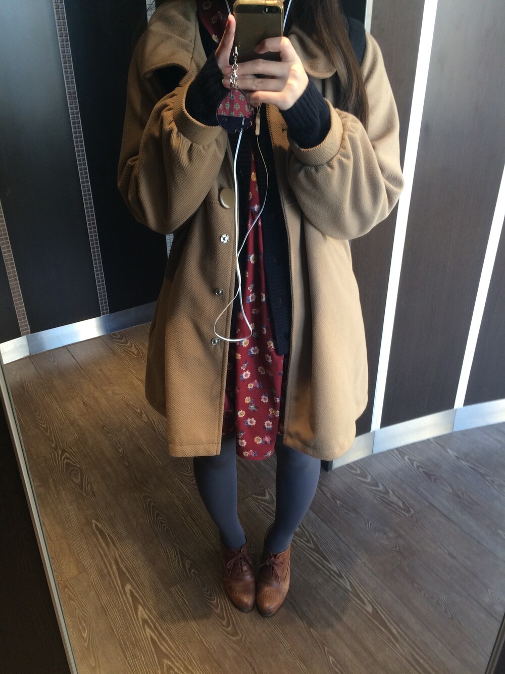 「UNIQLO、Manhattan Portage、ワンピース、earth music&ecology」｜「earth music&ecologyのアイテム（ワンピース、レッド系）」を使った、けにゃさん（レディース・155cm）の冬コーディネートの1枚目の写真