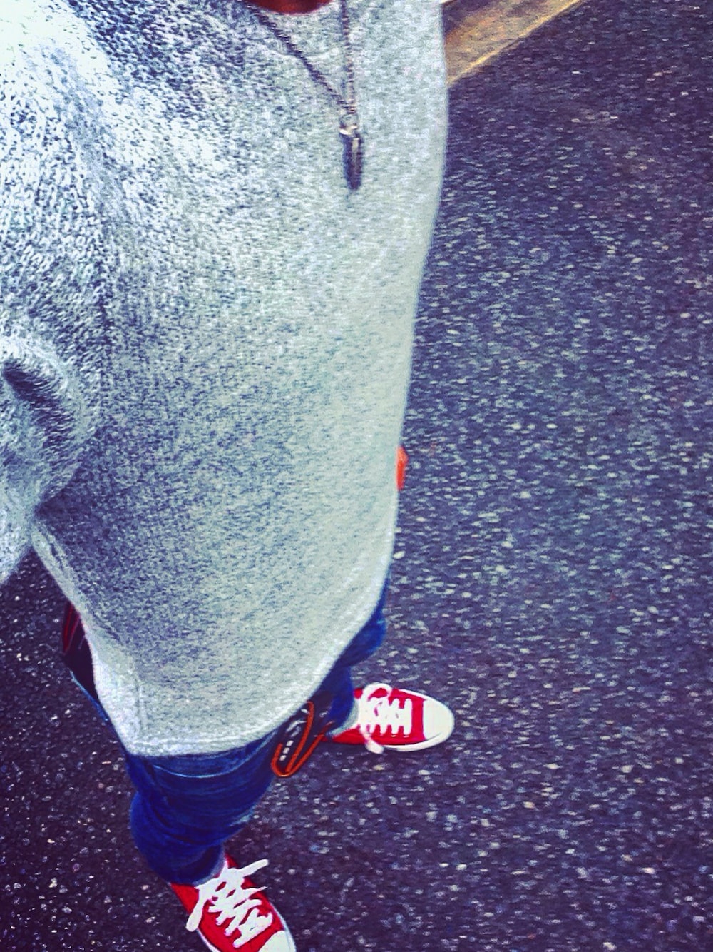 「AZUL by moussyのアイテム（ニット/セーター、グレー系）」を使った、ぺいぺいさん（メンズ・180cm）の秋コーディネートの1枚目の写真