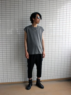 「JOHN LAWRENCE SULLIVAN（ジョンローレンスサリバン）のアイテム（その他パンツ）」を使った、ロイド・エフダブリューさん（メンズ・176cm）の春コーディネート