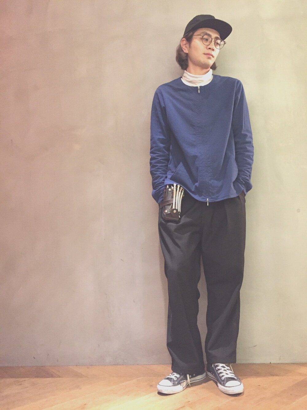 「シンプルコーデ」｜「N.HOOLYWOODのアイテム（スラックス、ブラック系）」を使った、masataka satoさん（メンズ・178cm）の冬コーディネートの1枚目の写真