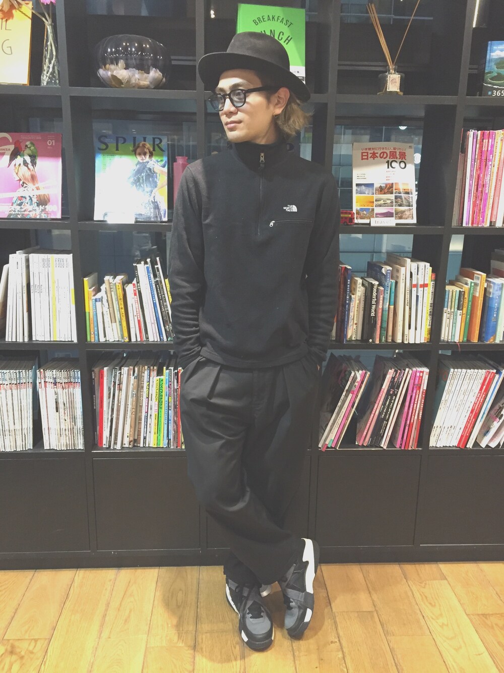 「オールブラック、黒、スポーツミックス」｜「THE NORTH FACEのアイテム（その他トップス、ブラック系）」を使った、masataka satoさん（メンズ・178cm）の冬コーディネートの1枚目の写真