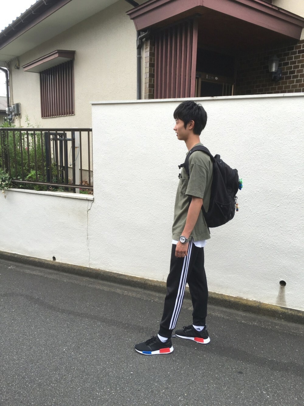 「adidas originals、NMD、adidasコーデ」｜「adidasのメンズ アディダス ジャージパンツ adidas OPEN HEM TRACK PANTS AB8300 AB8301（その他パンツ、ブラック系）」を使った、yutaさん（メンズ・184cm）の夏コーディネートの1枚目の写真