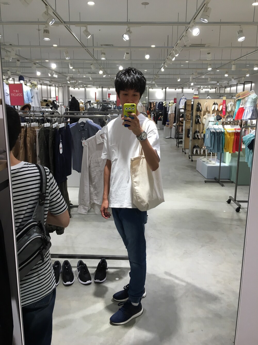 「きれいめカジュアル、ultra boost、ららぽーと海老名」｜「UNIQLOのMEN ビッグシルエットポケ付きT（半袖）（Tシャツ/カットソー、ホワイト系）」を使った、yutaさん（メンズ・184cm）の夏コーディネートの1枚目の写真