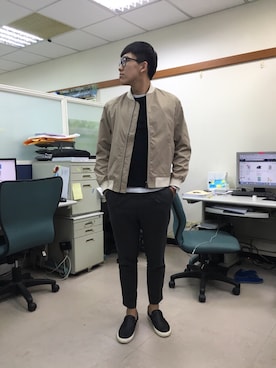 「MUJI Labo（ムジラボ）のアイテム（ミリタリージャケット、ブラック系）」を使った、Yongさん（メンズ・180cm）の春コーディネート