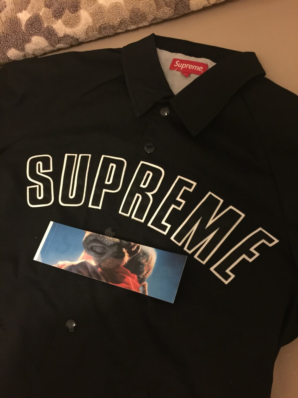「hk」｜「Supreme のアイテム（ジャケット/アウター、ブラック系）」を使った、Kelvin Chauさん（メンズ・167cm）の秋コーディネートの1枚目の写真