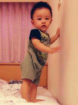 「アイテム（ママ＆ベビー、グリーン系）」を使った、adambabyさん（キッズ・70cm）の秋コーディネート