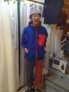 「MANASTASH（マナスタッシュ）のアイテム（マウンテンパーカー）」を使った、すずき ともたかさん（メンズ・183cm）の夏コーディネート