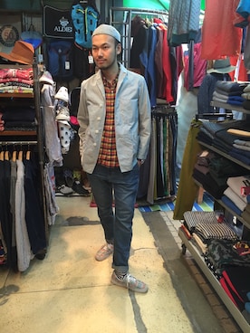 「アイテム（デニムジャケット、シルバー系）」を使った、すずき ともたかさん（メンズ・183cm）の春コーディネート