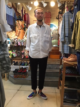「白と黒」｜すずき ともたかさん（メンズ・183cm）の夏コーディネート