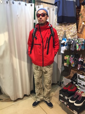 「アイテム（マウンテンパーカー）」を使った、すずき ともたかさん（メンズ・183cm）の夏コーディネート