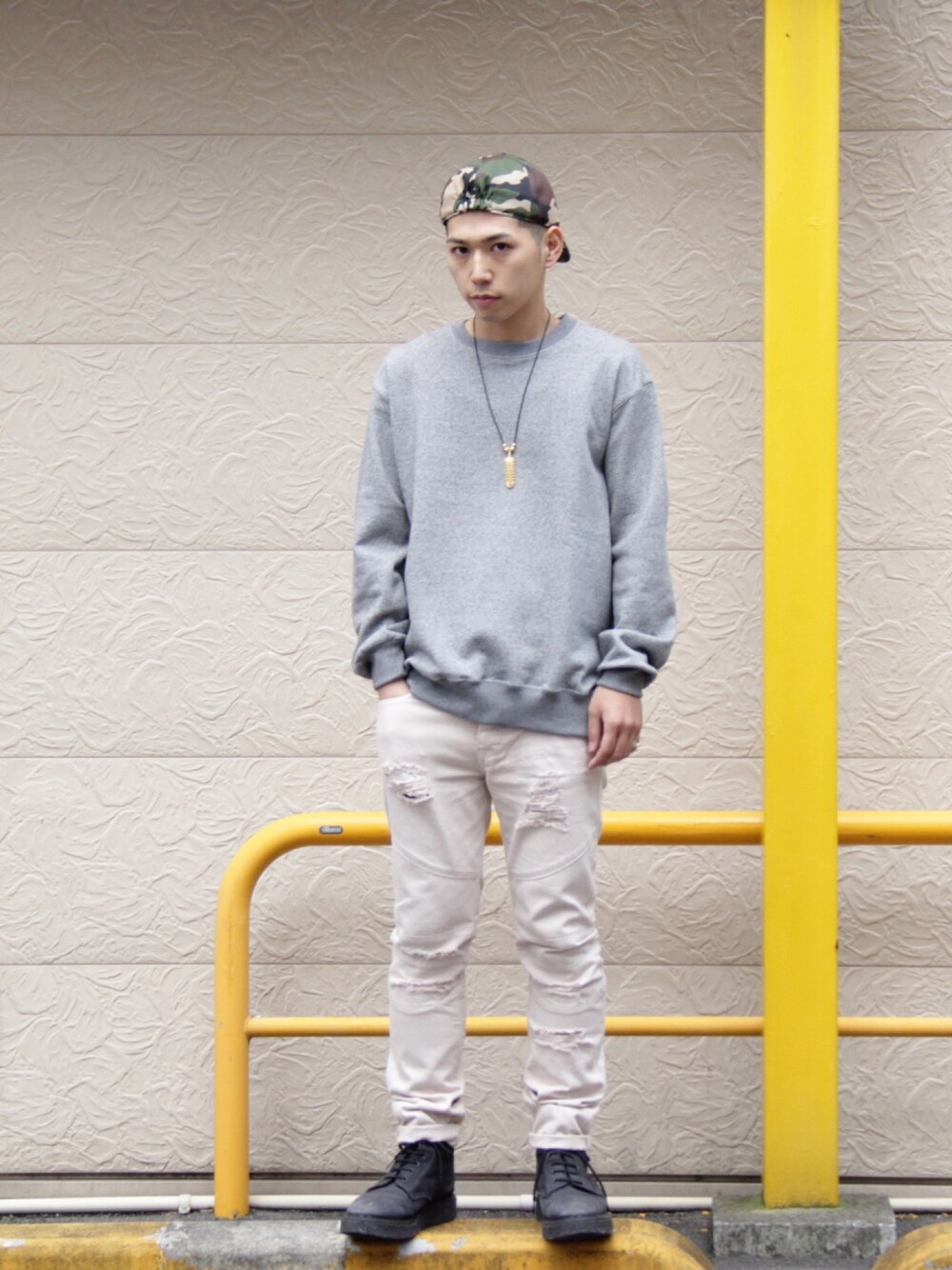 「PHENOMENON、STAMPD、stampd'LA、ETHOS、AMBUSH、DRESSEDUNDRSSED、GEORGE COX、秋のコーデ」｜「AMBUSHのアイテム（ネックレス、ゴールド系）」を使った、HIROSHIさん（メンズ・167cm）の秋コーディネートの1枚目の写真