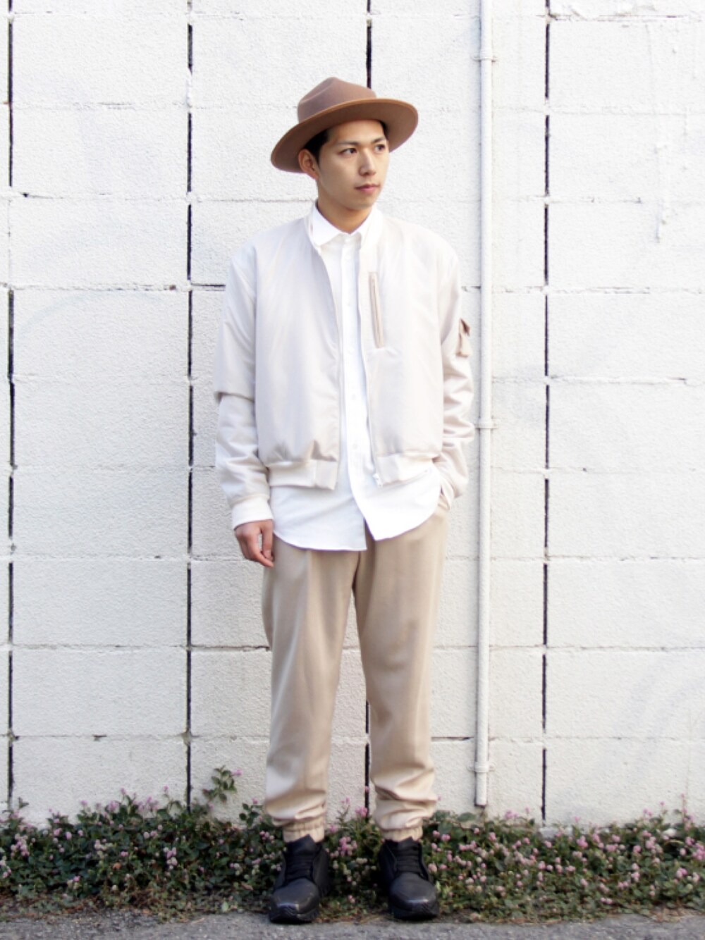「DRESSEDUNDRSSED、ROMBAUT、beige、GEORGE COX、ラバーソール、override 、ハット、ベージュ、秋のコーデ」｜「DRESSEDUNDRESSEDのアイテム（ブルゾン、ベージュ系）」を使った、HIROSHIさん（メンズ・167cm）の秋コーディネートの1枚目の写真