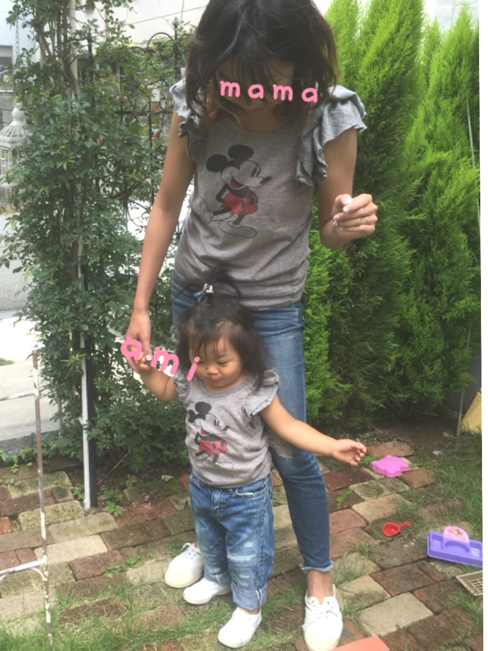 「DENIM DUNGAREEのアイテム（Tシャツ/カットソー、グレー系）」を使った、amiamiさん（キッズ・80cm）の夏コーディネートの1枚目の写真