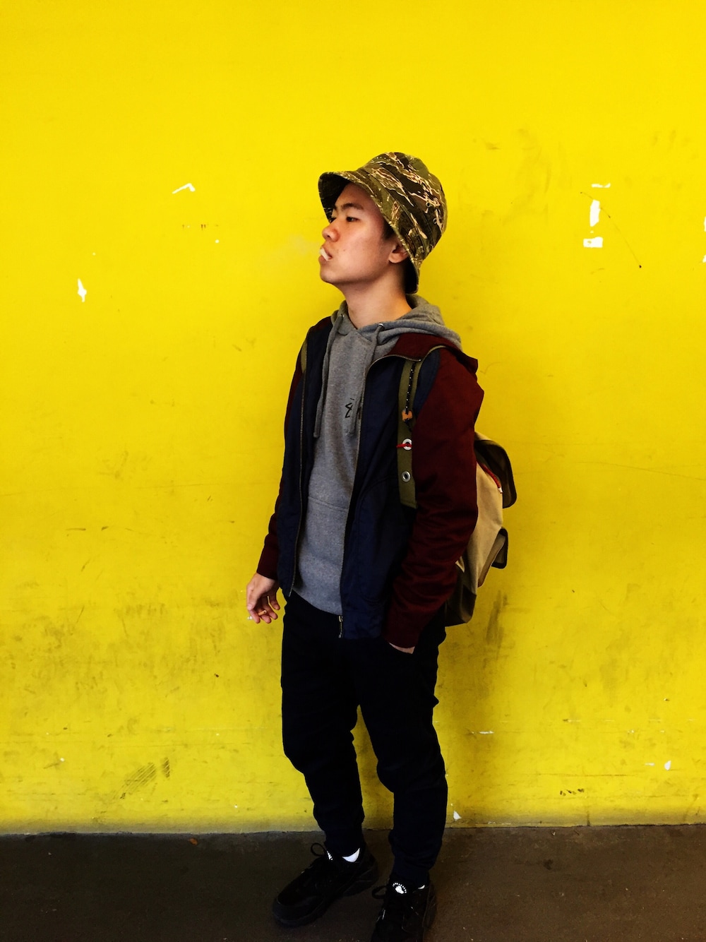 「nikehuarache、NEIGHBORHOOD、PUBLISH、stussy、adlib」｜「PUBLISHのPUBLISH - LEGACY JOGGER PANTS（その他、ブルー系）」を使った、andyさん（メンズ・165cm）の冬コーディネートの1枚目の写真