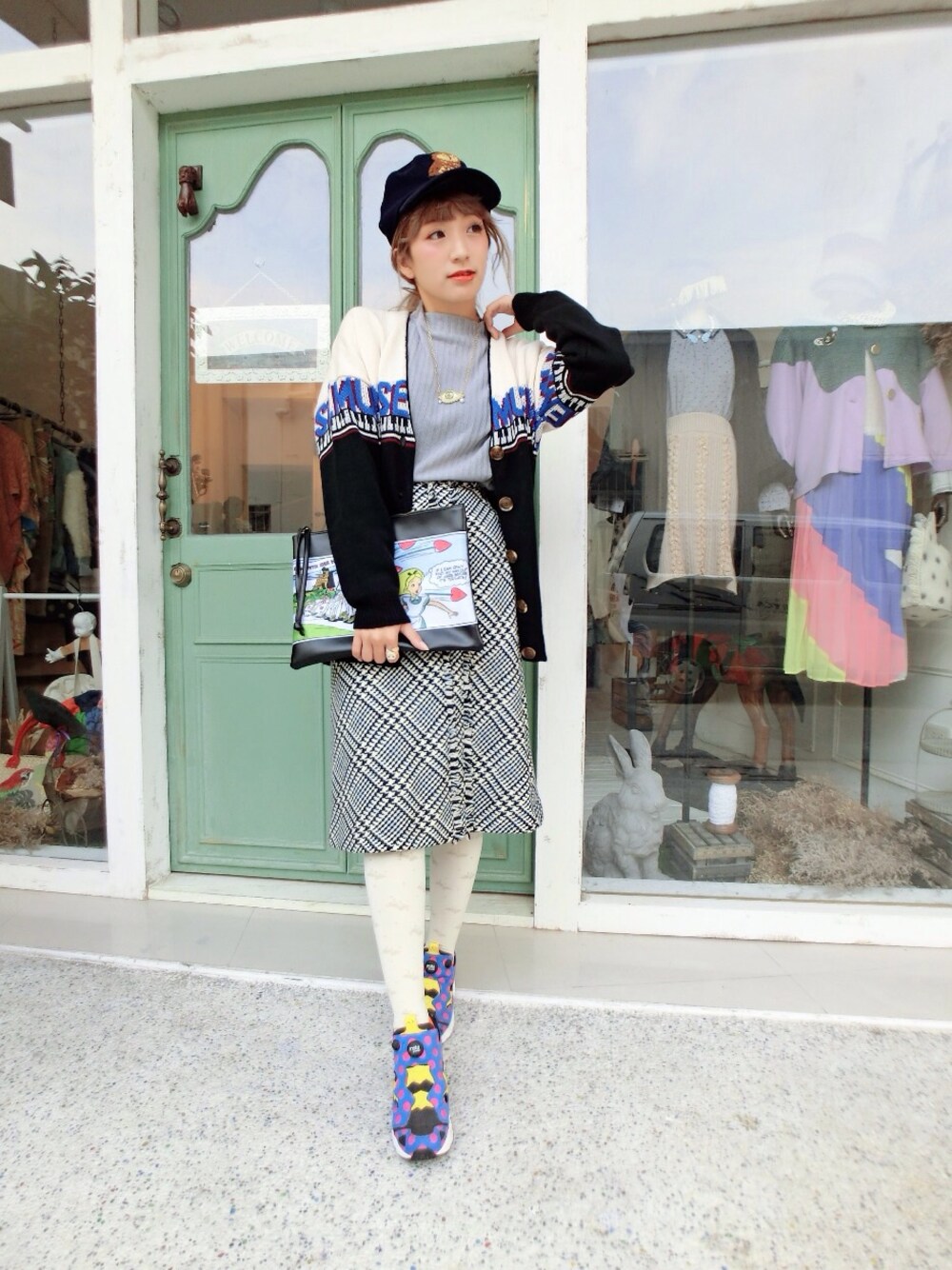 「vintage、jouetie、Kastane、PUMP、PAUL ＆ JOE」｜「jouetieのアイテム（ノーカラージャケット、ブラック系）」を使った、木塔麻さん（レディース・160cm）の秋コーディネートの1枚目の写真
