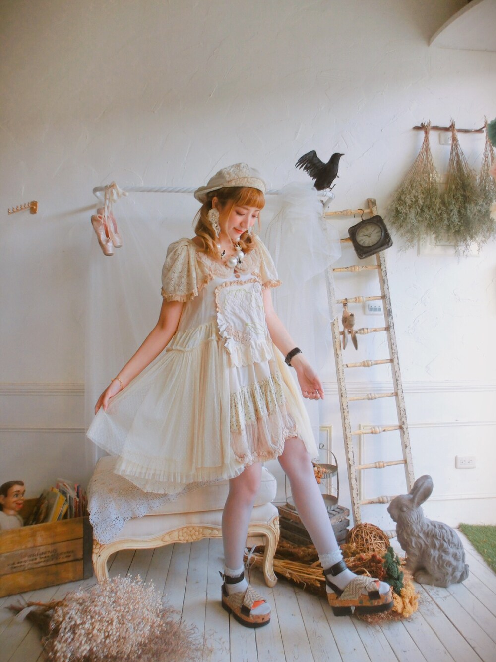 「outfit、Choucas、handmade、CA4LA、Cry.」｜「こどもかたむすびじけんのアイテム（ワンピース/ドレス、ベージュ系）」を使った、木塔麻さん（レディース・160cm）の秋コーディネートの1枚目の写真