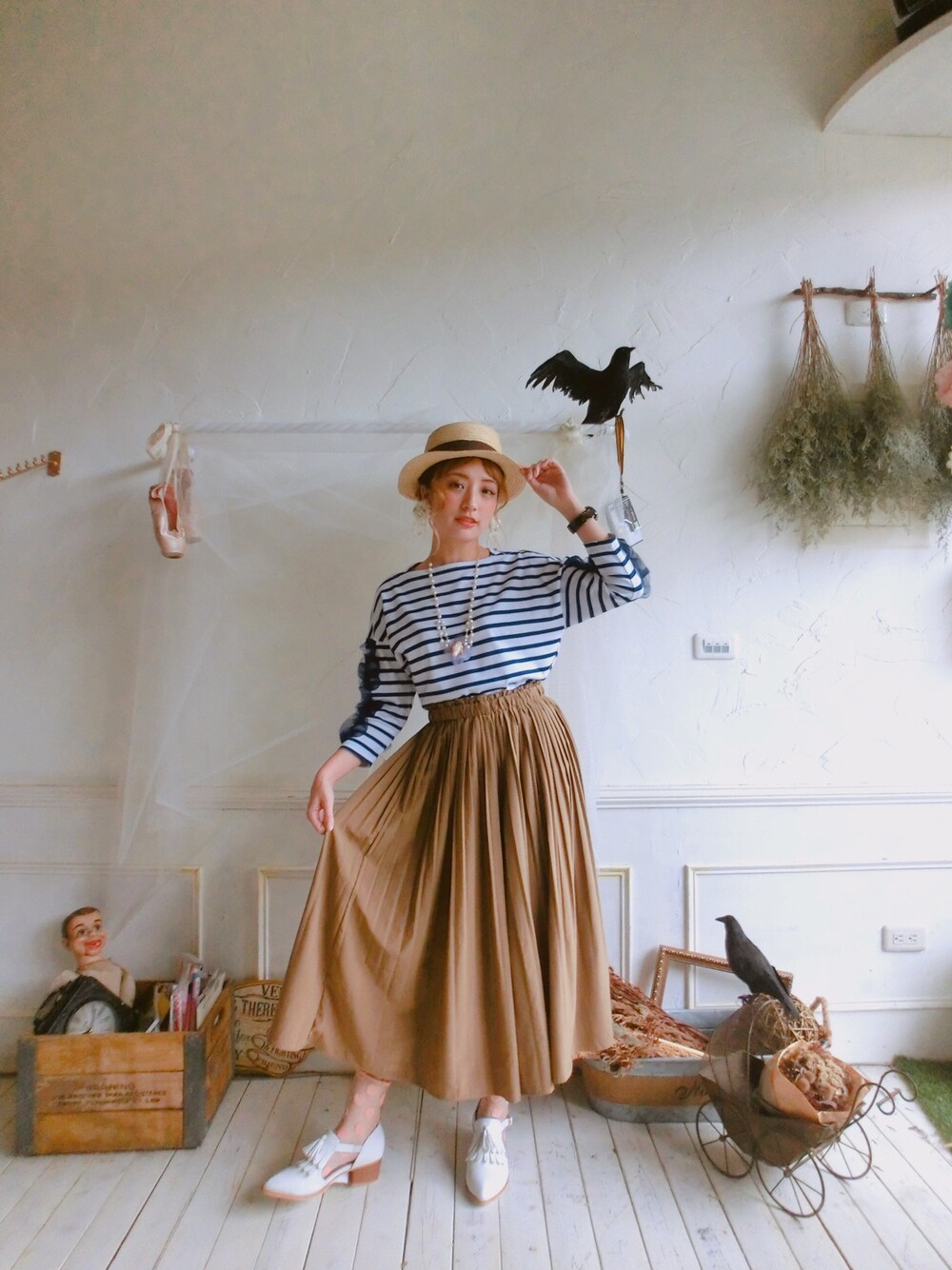 「outfit、Choucas、autumn、furfur」｜「FURFURのアイテム（トップス、ブルー系）」を使った、木塔麻さん（レディース・160cm）の秋コーディネートの1枚目の写真
