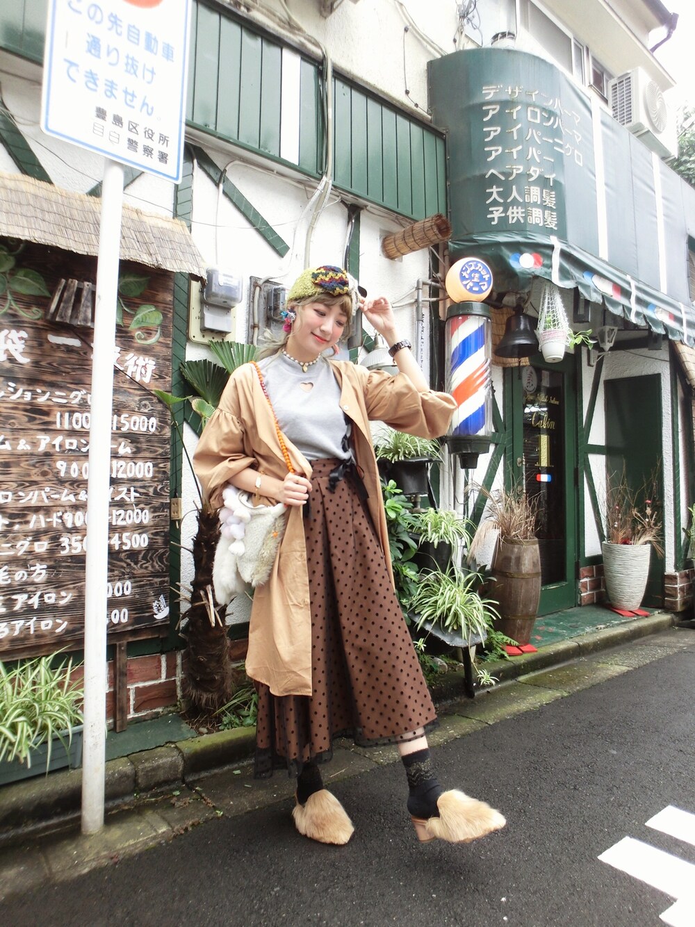 「outfit、Choucas、handmade、dot、CA4LA」｜「ライチのアイテム（スカート、ブラウン系）」を使った、木塔麻さん（レディース・160cm）の秋コーディネートの1枚目の写真