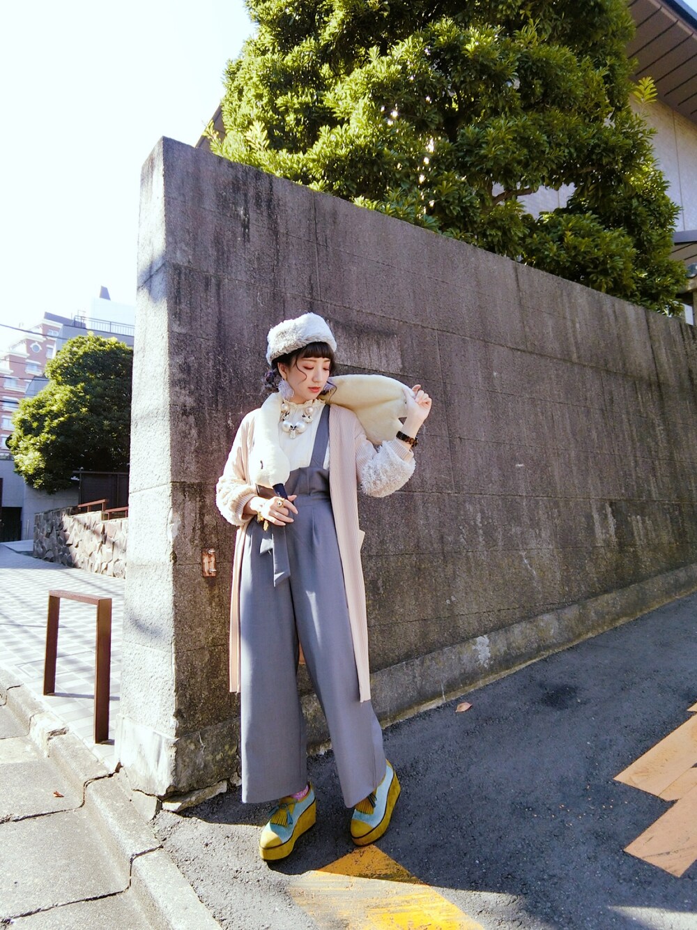 「outfit、TOKYO、Choucas、SWAN、handmade」｜「kaorinomoriのアイテム（帽子、グレー系）」を使った、木塔麻さん（レディース・160cm）の秋コーディネートの1枚目の写真