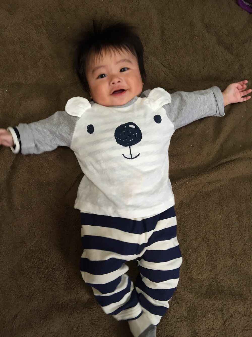 「プティマイン、セットアップ、男の子、4ヶ月」｜「petit mainのくまラグランＴシャツ＆ボーダーパンツセット（Tシャツ/カットソー、グレー系）」を使った、たそさん（レディース・159cm）の秋コーディネートの1枚目の写真