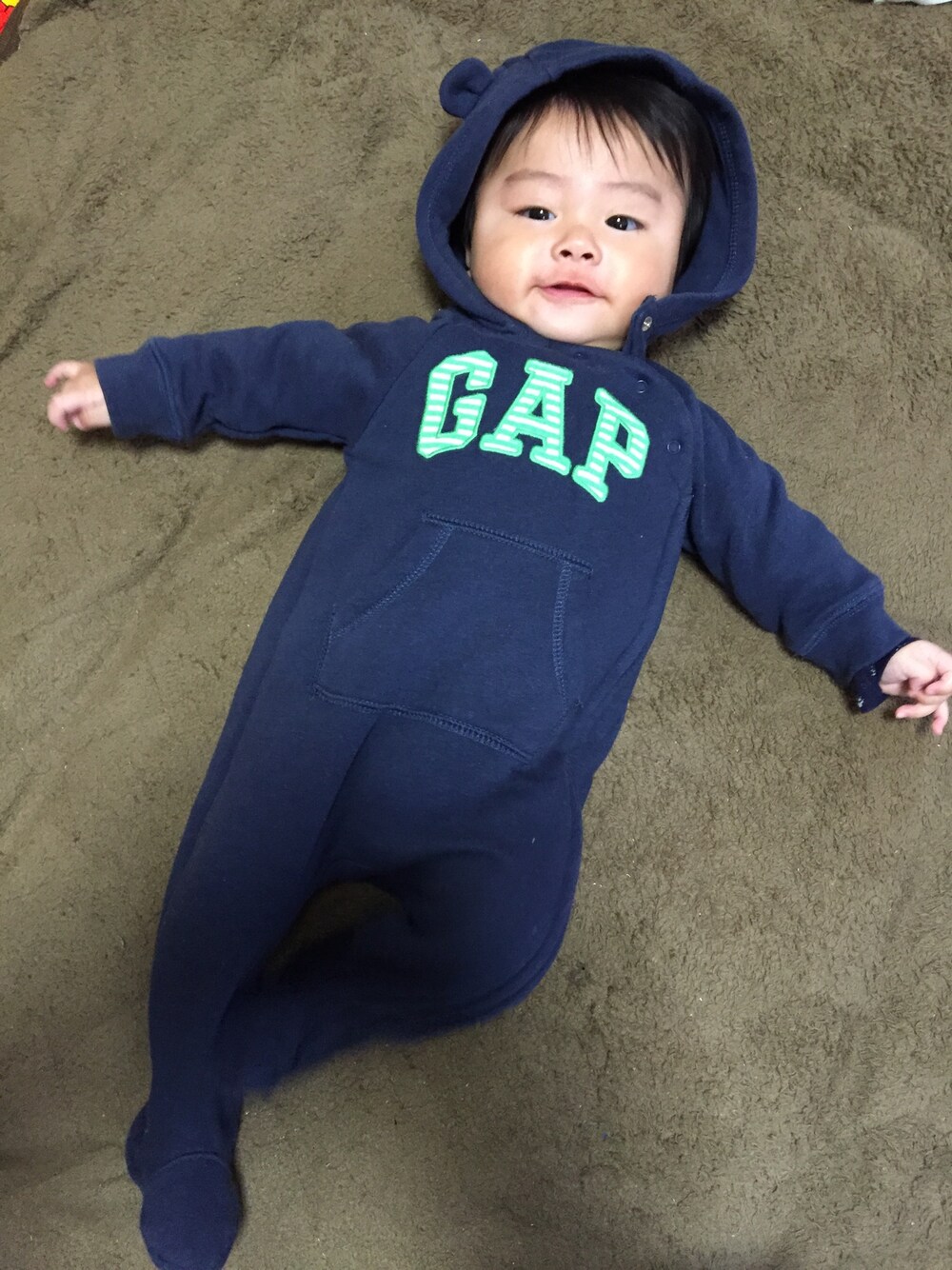 「ベビーギャップ、くまみみ、男の子、4カ月」｜「babyGAPのアイテム（ロンパース、ブルー系）」を使った、たそさん（レディース・159cm）の秋コーディネートの1枚目の写真