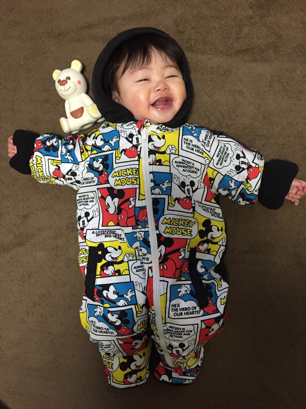 「男の子、ベビードール、6ヶ月、ディズニー」｜「ベビードールのアイテム（ロンパース、ブラック系）」を使った、たそさん（キッズ・70cm）の冬コーディネートの1枚目の写真