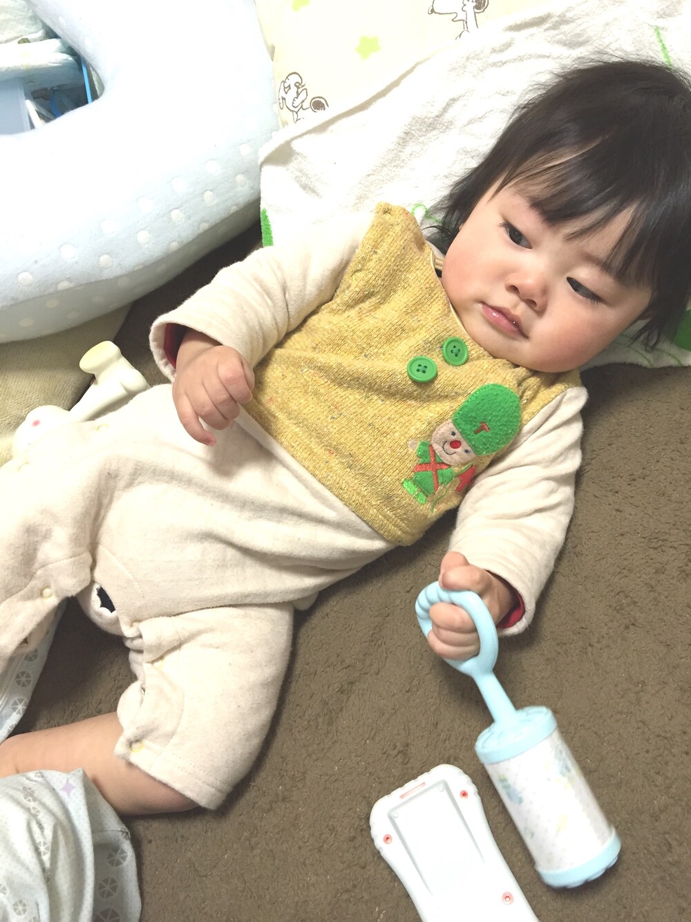 「no brandのアイテム（ロンパース、ベージュ系）」を使った、たそさん（キッズ・70cm）の冬コーディネートの1枚目の写真