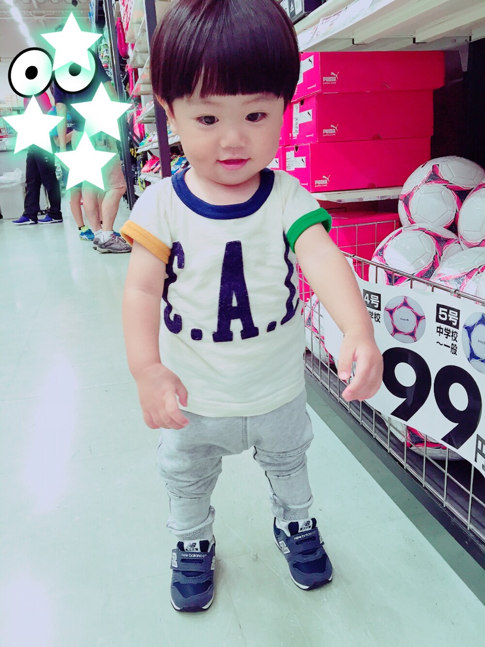 「男の子、1歳2ヵ月、パッツン前髪、エフオーキッズ、H&M、ニューバランス」｜「F.O.KIDSのアップリケリンガーＴシャツ（Tシャツ/カットソー、ホワイト系）」を使った、たそさん（キッズ・80cm）の秋コーディネートの1枚目の写真