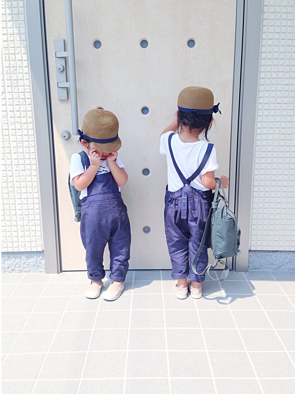 その他のサロペット/オーバーオールを着用したキッズの夏コーディネートの1枚目の写真
