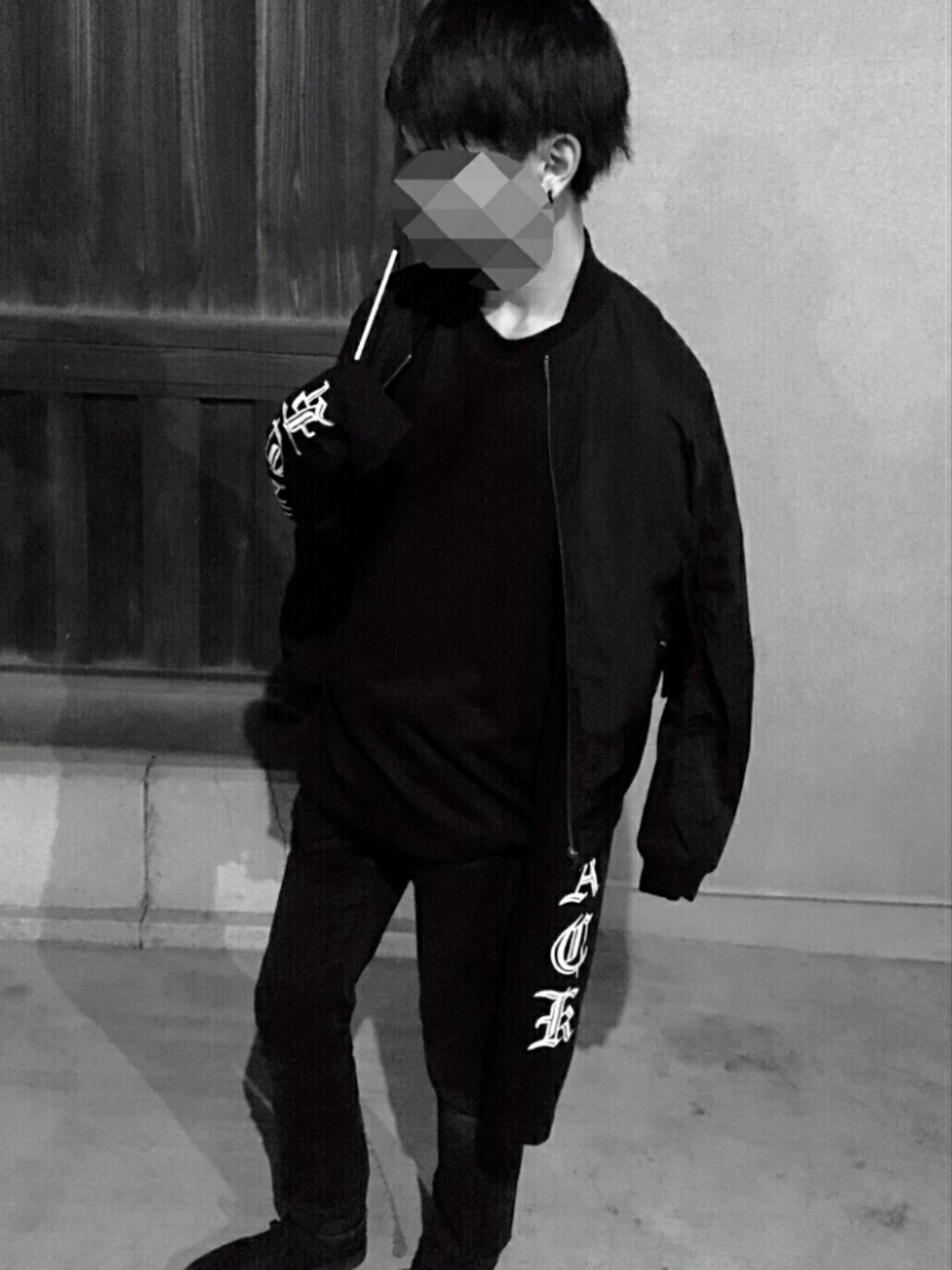「ロングアームTシャツ、GU、黒」｜「GUのアイテム（ミリタリージャケット、ブラック系）」を使った、kaaaa_teさん（メンズ・172cm）の秋コーディネートの1枚目の写真