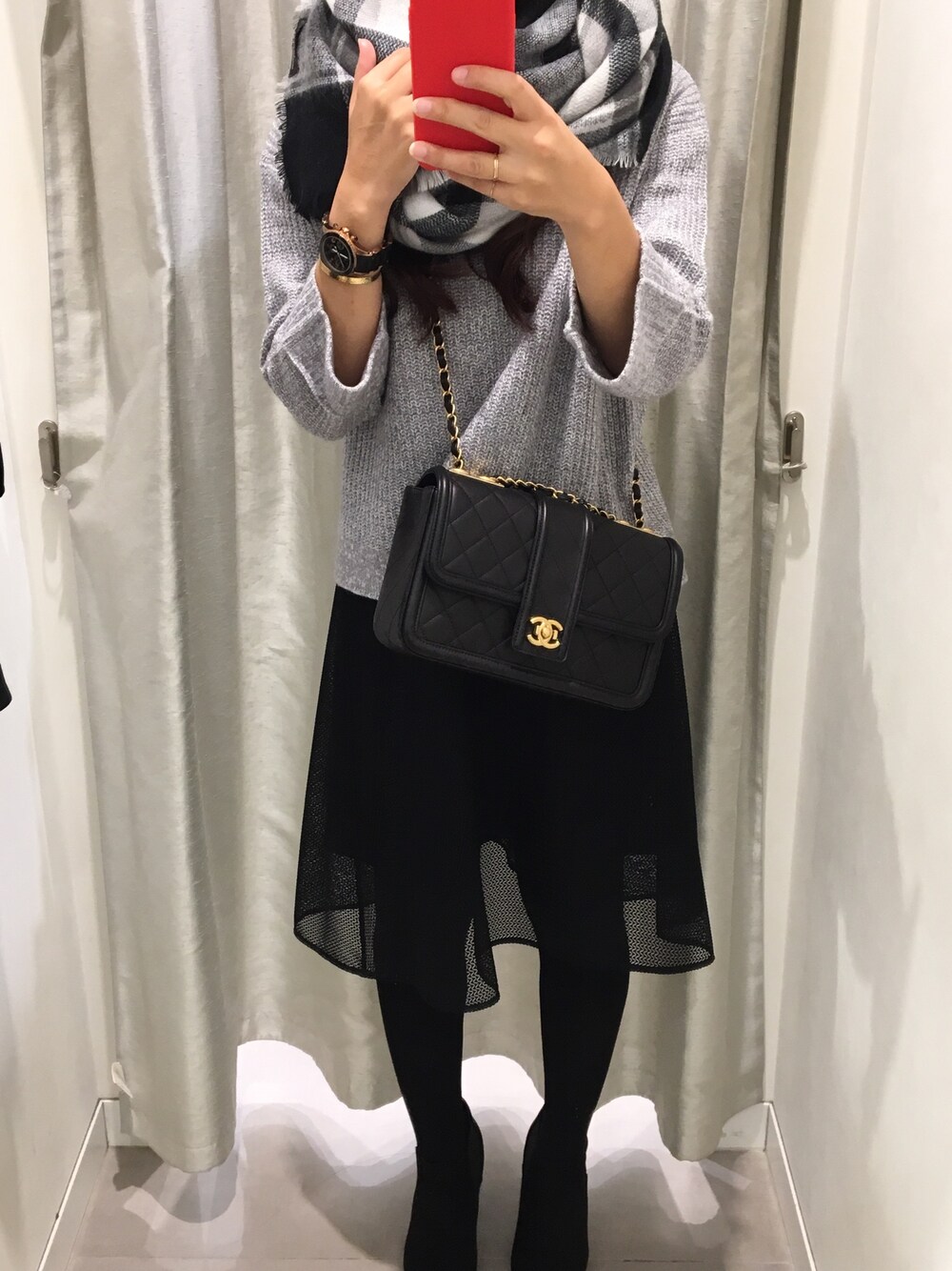 「シンプル、GU、chanel、モノトーン、冬、スカート」｜「CHANELのアイテム（ショルダーバッグ、ブラック系）」を使った、sa.sa.no.さん（レディース・160cm）の秋コーディネートの1枚目の写真