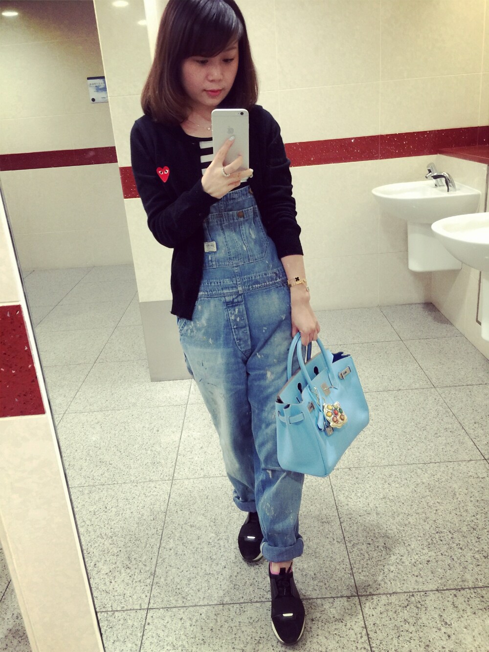 「BALENCIAGAのアイテム（スニーカー、ブラック系）」を使った、Lucyさん（レディース・160cm）の春コーディネートの1枚目の写真