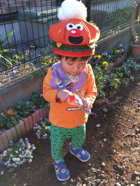 「アイテム（その他ベビー用品、パープル系）」を使った、チュー太郎さん（キッズ・90cm）の秋コーディネート