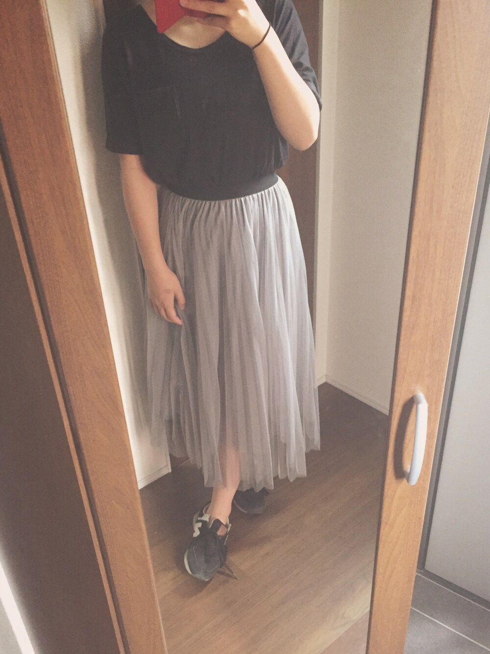 「NEW BALANCEのアイテム（スニーカー、ブラック系）」を使った、chiiさん（レディース・161cm）の夏コーディネートの1枚目の写真