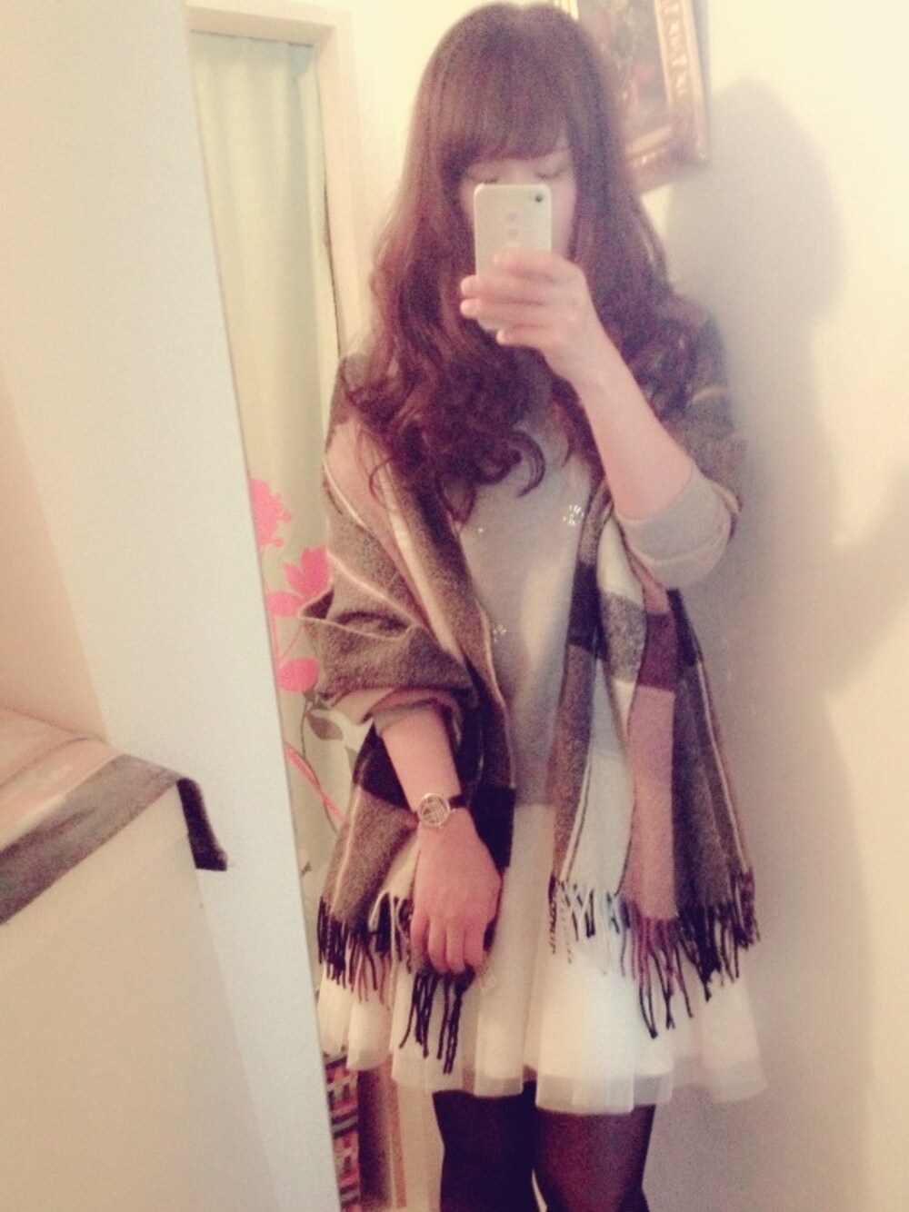 「earth music&ecologyのアイテム（スウェット、グレー系）」を使った、マユサマさん（レディース・161cm）の秋コーディネートの1枚目の写真