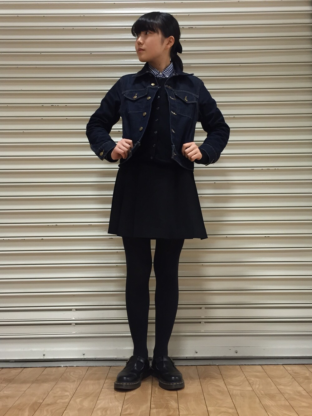 「American Apparelのアイテム（デニムジャケット、ブルー系）」を使った、kuniaさん（レディース・161cm）の冬コーディネートの1枚目の写真