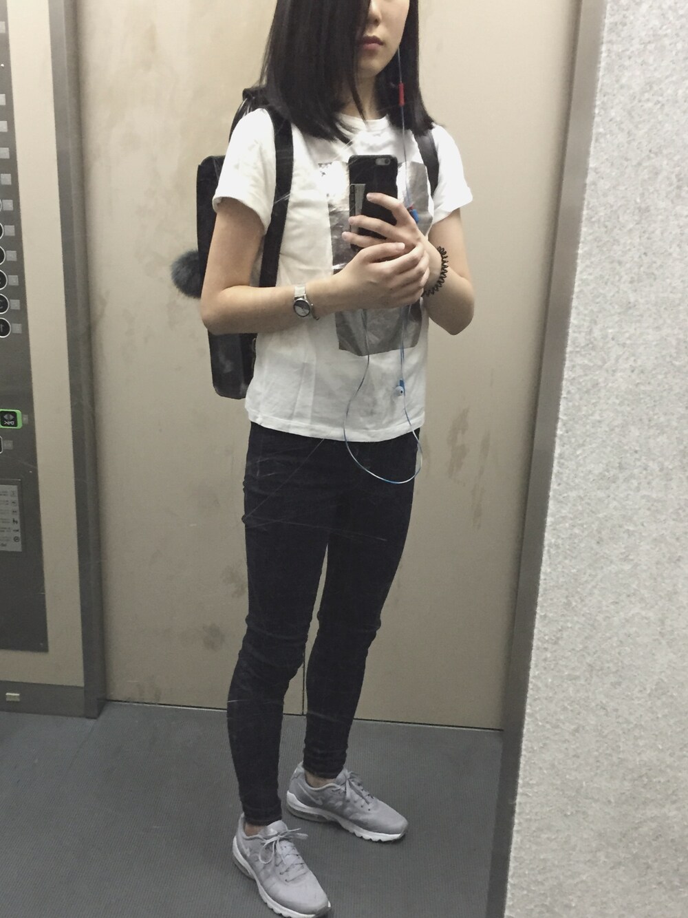 「NIKEのアイテム（スニーカー、グレー系）」を使った、kuniaさん（レディース・161cm）の夏コーディネートの1枚目の写真