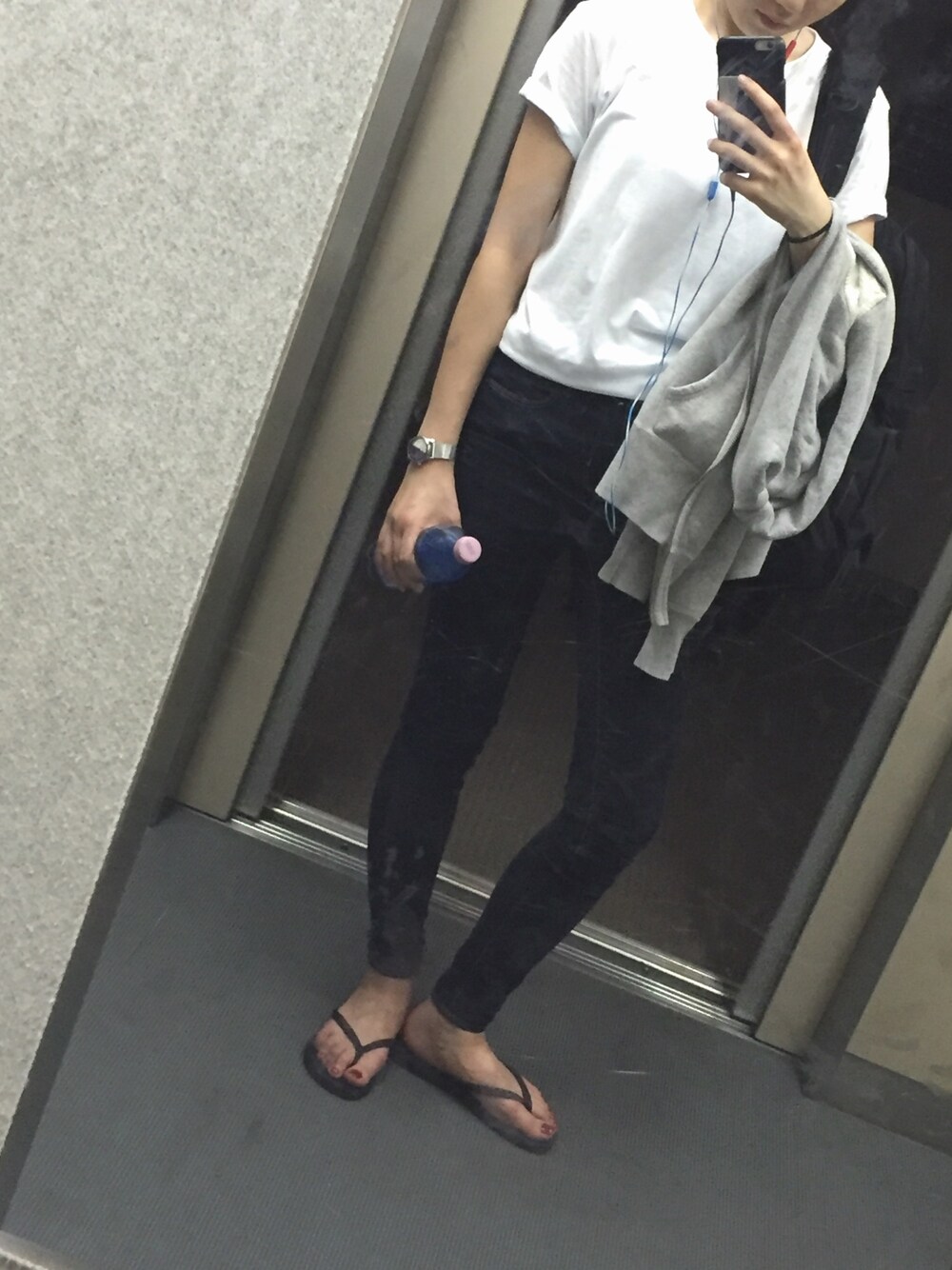 「HANESのアイテム（Tシャツ/カットソー、ホワイト系）」を使った、kuniaさん（レディース・161cm）の秋コーディネートの1枚目の写真