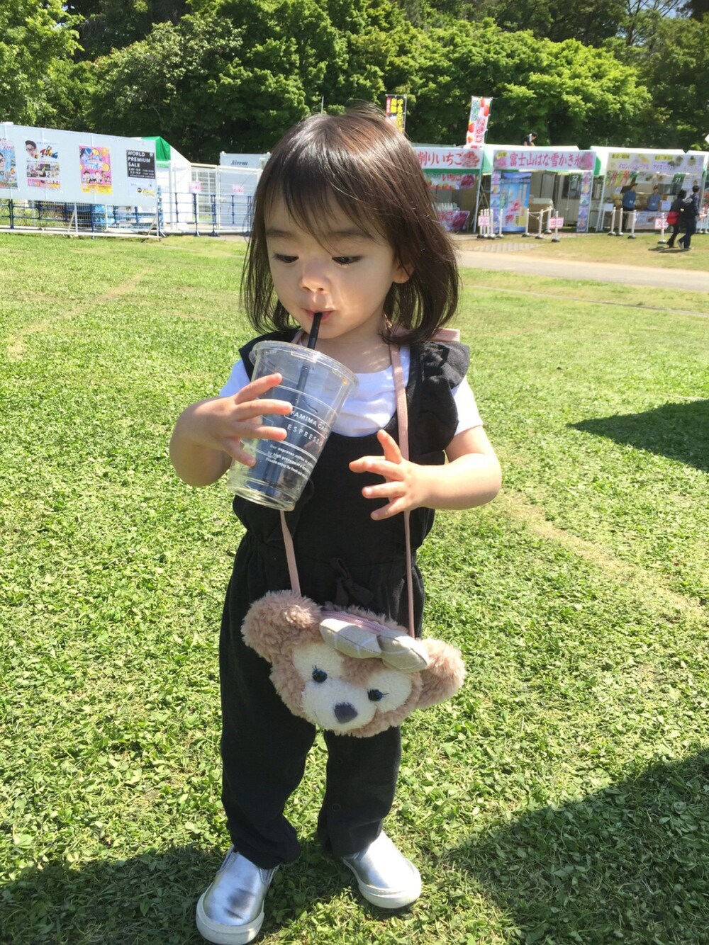 「シンプル、オールインワン、モノトーン、1歳、カジュアル、summer、夏」｜「MARKEY'Sのアイテム（つなぎ/オールインワン、ブラック系）」を使った、COCOさん（レディース・80cm）の春コーディネートの1枚目の写真