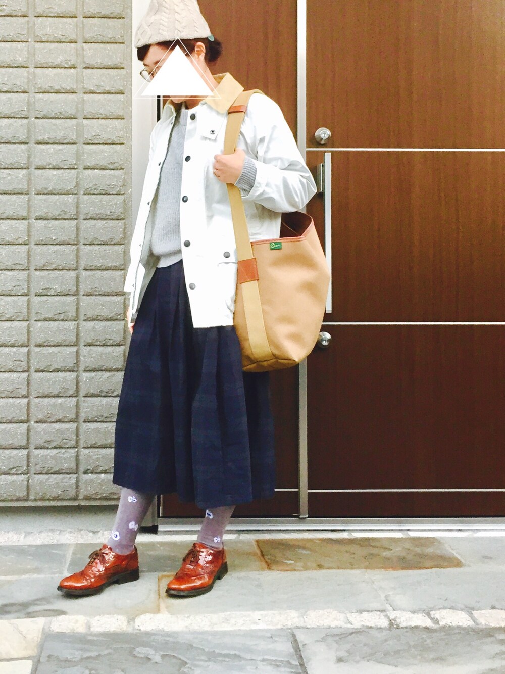 「大人カジュアル、バブアー、ブラックウォッチ、グランマママドーター、マチュア」｜「mature ha.のアイテム（ニットキャップ/ビーニー、ベージュ系）」を使った、na.さん（レディース・160cm）の秋コーディネートの1枚目の写真