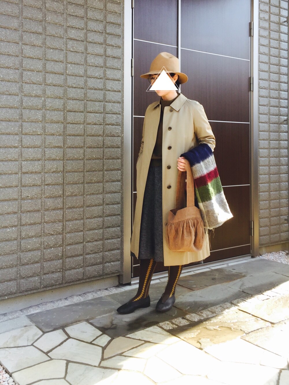 「冬、くつした、VIEILLE、アトリエナルセ、ステンカラーコート、バーバリー、古着」｜「chapeaugraphyのアイテム（帽子、ベージュ系）」を使った、na.さん（レディース・160cm）の秋コーディネートの1枚目の写真