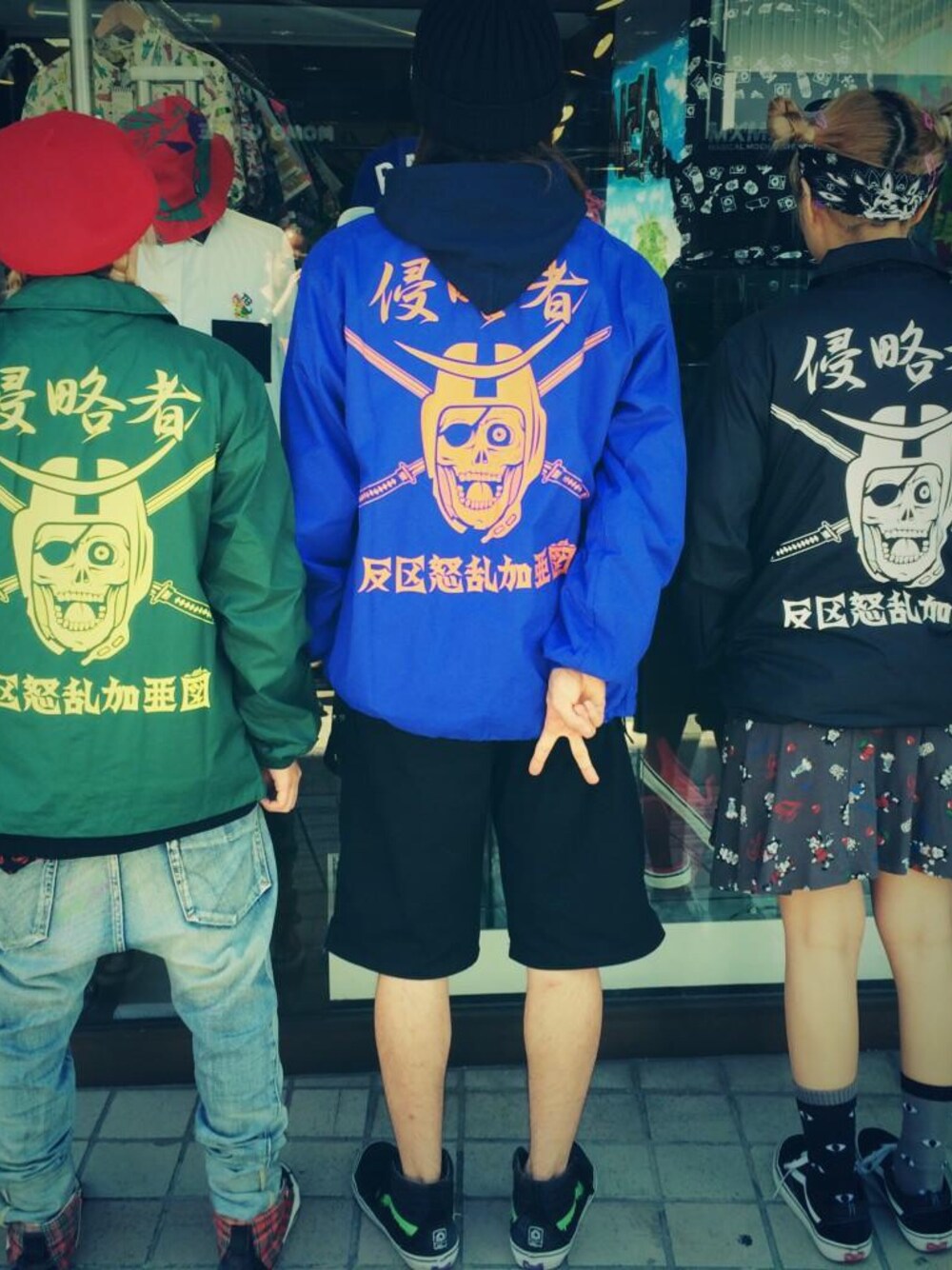 「後ろ姿」｜「PUNK DRUNKERSのアイテム（その他アウター、グリーン系）」を使った、Juuunco.さん（レディース・155cm）の秋コーディネートの1枚目の写真