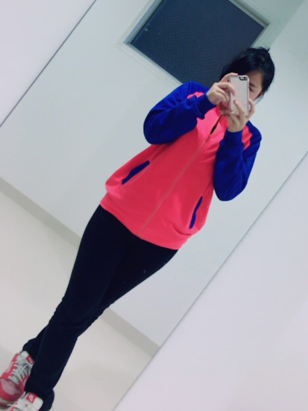 「ANAP、red、blue、twotone、ツートーン、スニーカー、ナイキスニーカー、パーカー」｜「ANAPのアイテム（パーカー、その他）」を使った、MIOさん（レディース・157cm）の秋コーディネートの1枚目の写真