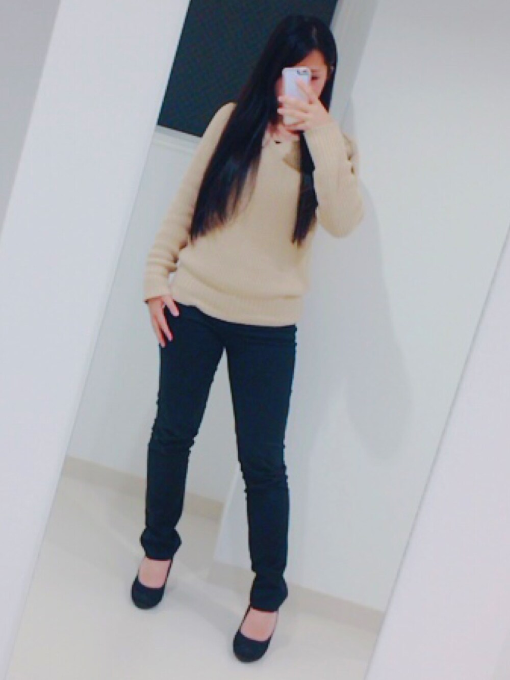 「ニット、シンプル、スキニー、ブラウン、秋のコーデ」｜「no brandのアイテム（トップス、ベージュ系）」を使った、MIOさん（レディース・157cm）の秋コーディネートの1枚目の写真