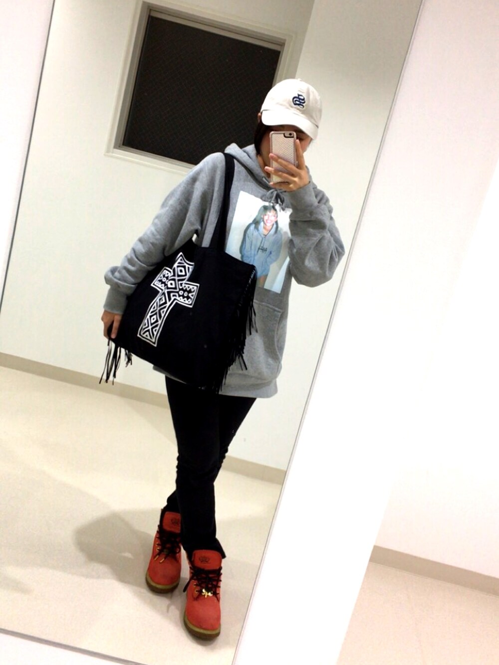 「ボーイッシュ、ANAP、stussy、RAZZ、メンズ、カジュアル、bitter」｜「STUSSYのアイテム（キャップ、ベージュ系）」を使った、MIOさん（レディース・157cm）の秋コーディネートの1枚目の写真