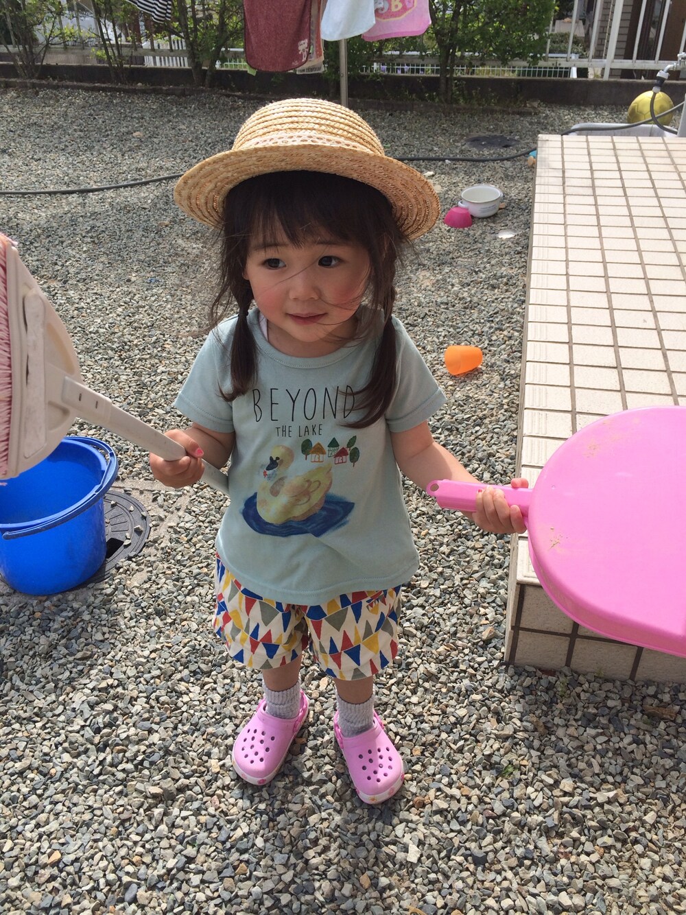 「半袖シャツ、アヒルさん、むぎわら帽子、クロックス」｜「しまむらのアイテム（Tシャツ/カットソー、グリーン系）」を使った、may.さん（キッズ・80cm）の春コーディネートの1枚目の写真