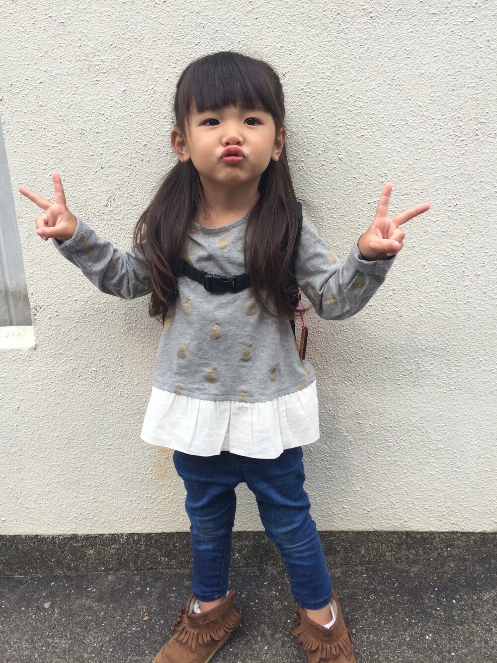 「誕生日、3歳」｜「babyGAPのアイテム（Tシャツ/カットソー、グレー系）」を使った、may.さん（キッズ・80cm）の秋コーディネートの1枚目の写真