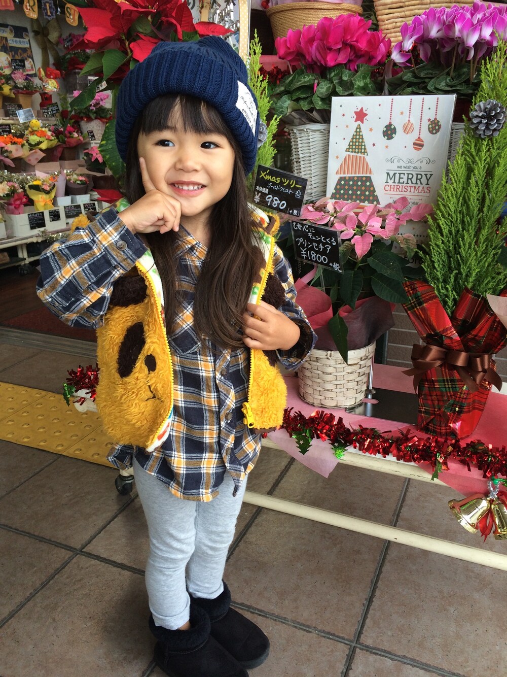 「ニット帽、ベスト、ムートン」｜「OLD NAVYのアイテム（レギンス/スパッツ、グレー系）」を使った、may.さん（キッズ・80cm）の秋コーディネートの1枚目の写真